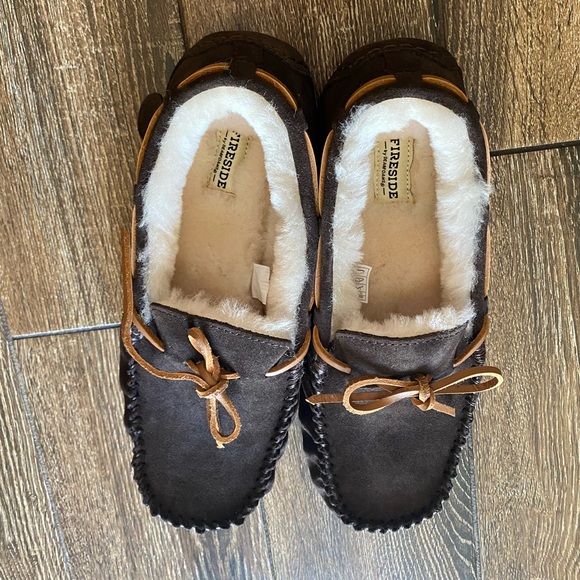 NWOT FIRESIDE by DEARFOAMS brown suede slip on slippers - Picture 4 of 14